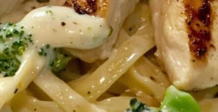Creamy Chicken Alfredo Fettuccine with Broccoli