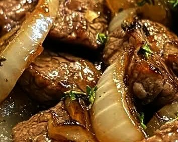 Tender Beef Strips with Caramelized Onions
