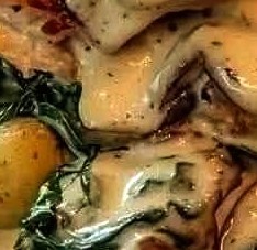 Creamy Garlic Chicken with Spinach, Mushrooms & Baby Potatoes