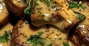 Creamy Garlic Mushroom Sauce for Steak