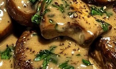 Creamy Garlic Mushroom Sauce for Steak