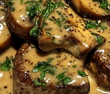 Creamy Garlic Mushroom Sauce for Steak