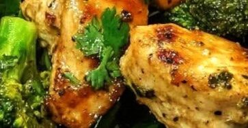 Healthy Garlic Chicken with Broccoli and Spinach