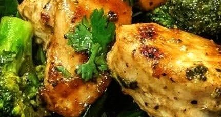 Healthy Garlic Chicken with Broccoli and Spinach