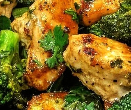 Healthy Garlic Chicken with Broccoli and Spinach