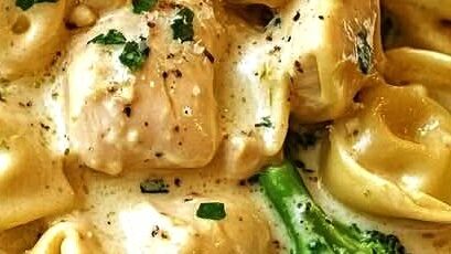 Creamy Garlic Parmesan Chicken Tortellini with Broccoli