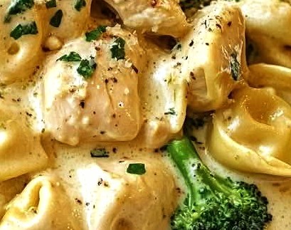 Creamy Garlic Parmesan Chicken Tortellini with Broccoli