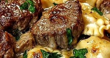 One-Skillet Garlic Butter Steak & Cheese Ravioli One-Skillet Garlic Butter Steak & Cheese Ravioli