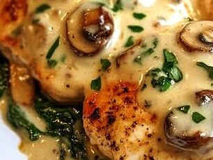 Creamy Chicken, Spinach, and Mushroom Bake