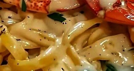 Creamy Lobster Alfredo Pasta with Spinach