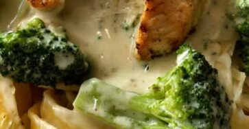 Creamy Chicken Alfredo with Broccoli Fettuccine Recipe