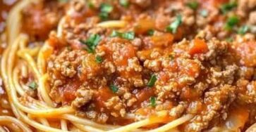 Slow Cooker 3-Ingredient Spaghetti Bolognese recipe. Slow Cooker 3-Ingredient Spaghetti Bolognese recipe.