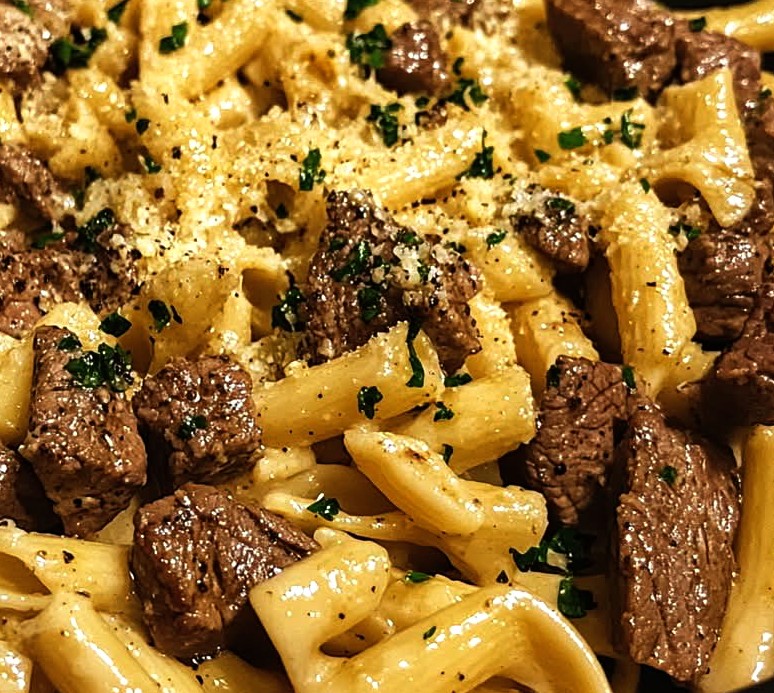 One-Skillet White Cheddar Garlic Butter Steak Pasta