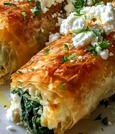 Mediterranean Spinach and Cheese Phyllo Pastry Rolls