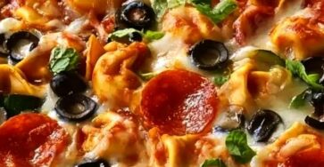 Cheesy Tortellini Pizza Casserole with Pepperoni & Veggies Cheesy Tortellini Pizza Casserole with Pepperoni & Veggies