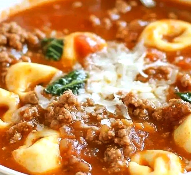Slow Cooker Tomato Tortellini Soup with Ground Beef