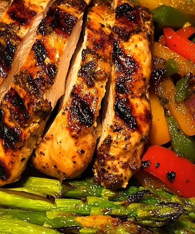 Spicy Grilled Chicken with Sautéed Asparagus & Bell Peppers