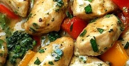 Creamy Garlic Herb Chicken with Peppers, Broccoli & Rice