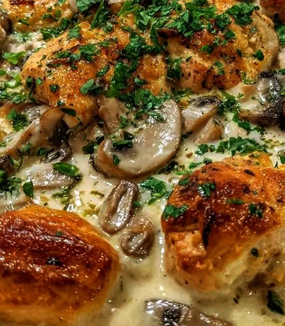 Creamy Chicken Casserole with Mushrooms & Garlic