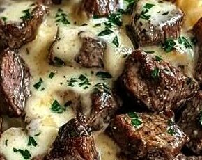 Garlic Butter Steak Bites with Creamy Parmesan Pasta