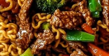 Sizzling Garlic Beef Ramen Stir-Fry with Veggies