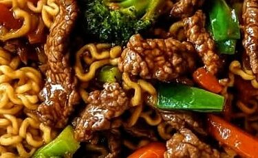 Sizzling Garlic Beef Ramen Stir-Fry with Veggies