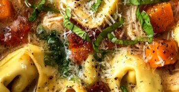 Easy Chicken Tortellini Soup with Spinach Easy Chicken Tortellini Soup with Spinach