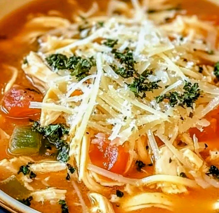 Slow Cooker Creamy Chicken Parmesan Pasta Soup