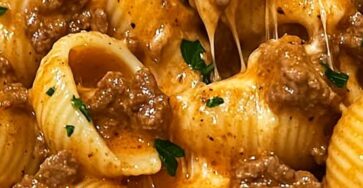Creamy Beef and Cheddar Pasta Creamy Beef and Cheddar Pasta