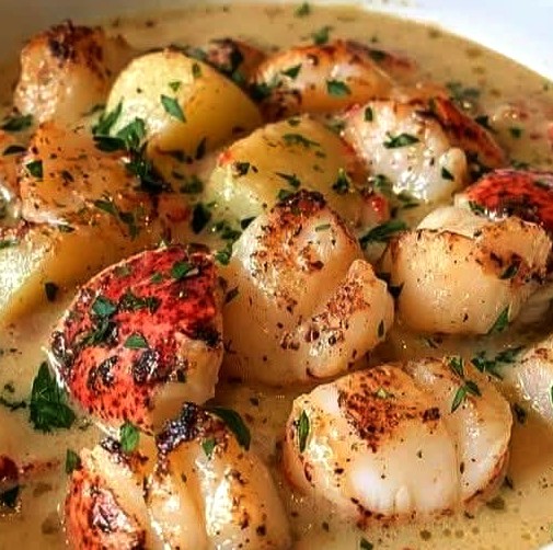 Creamy Lobster and Scallop Chowder Recipe