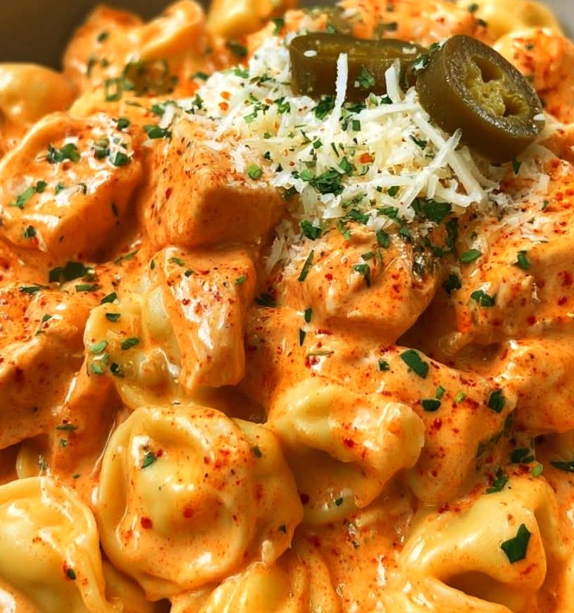 Crockpot Garlic Parmesan Buffalo Chicken Tortellini