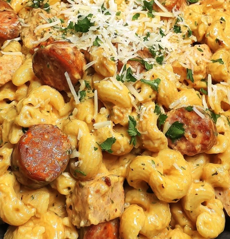 Crockpot Garlic Creamy Pepper Jack Chicken & Sausage Macaroni