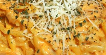 Crockpot Creamy Parmesan Buffalo Chicken Orzo