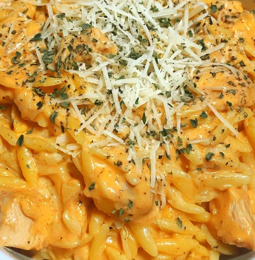 Crockpot Creamy Parmesan Buffalo Chicken Orzo