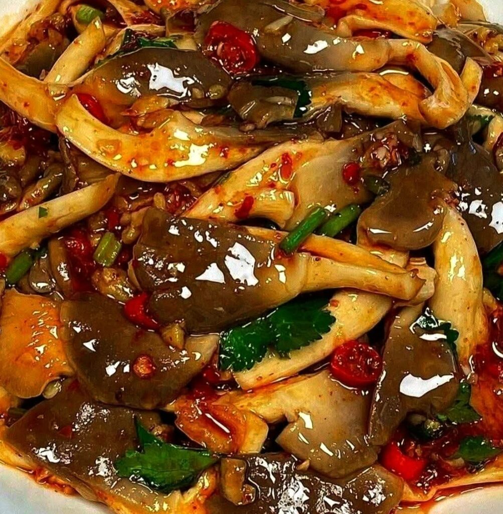 Spicy Stir-Fried Oyster Mushrooms