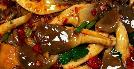Spicy Stir-Fried Oyster Mushrooms