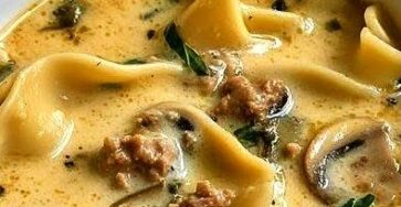Creamy Sausage and Mushroom Tortellini Soup