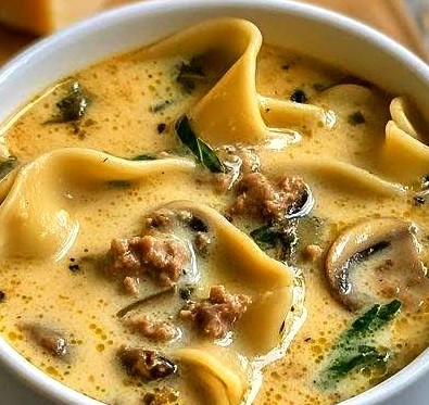 Creamy Sausage and Mushroom Tortellini Soup