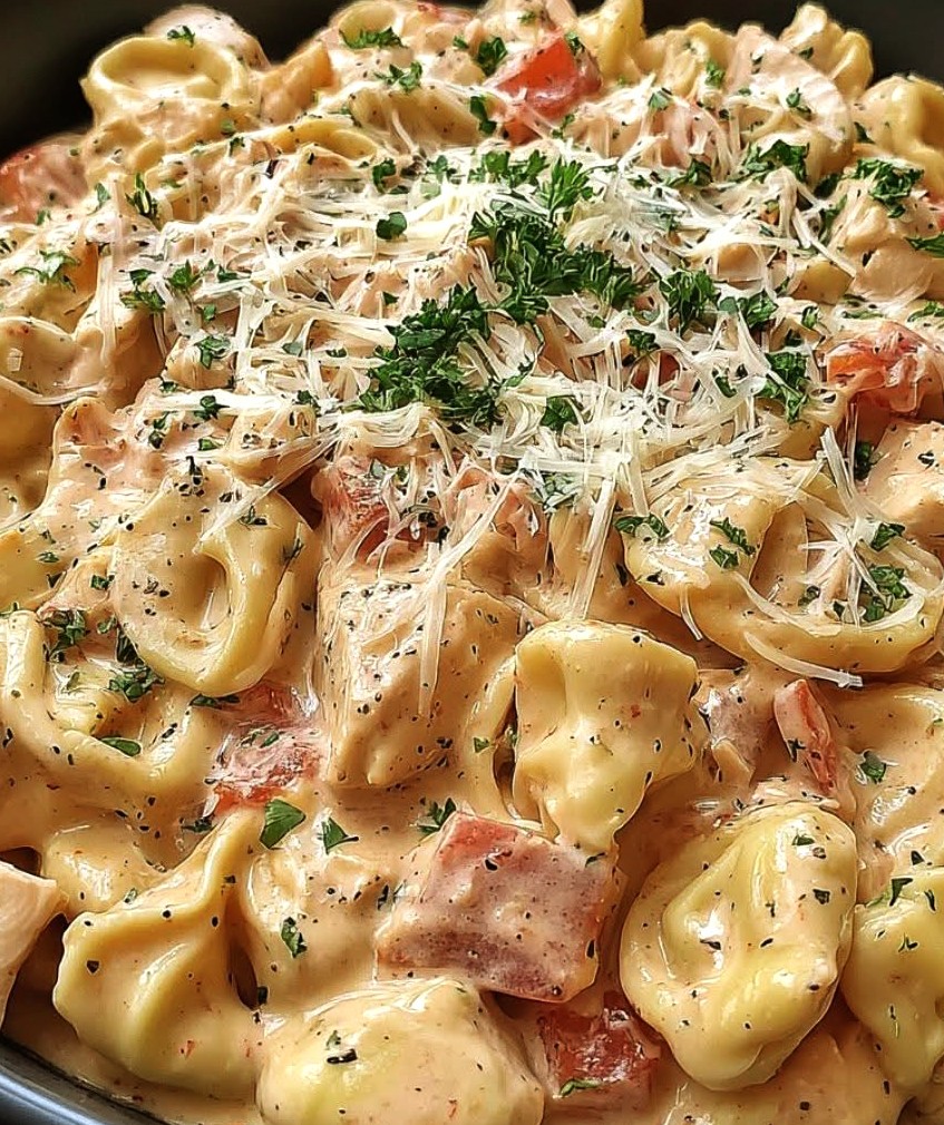 Crockpot Smoky Garlic Butter Ranch Chicken Tortellini