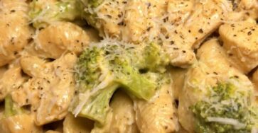 Crockpot Chicken & Broccoli Mac and Cheese