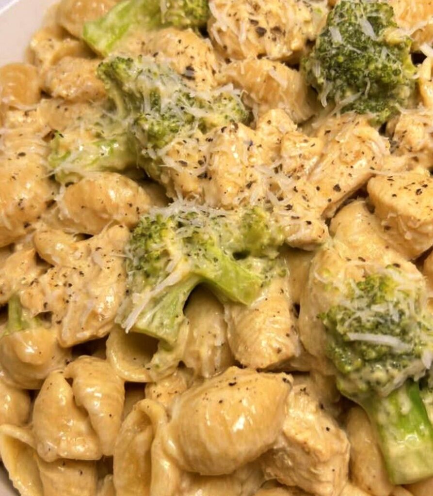 Crockpot Chicken & Broccoli Mac and Cheese