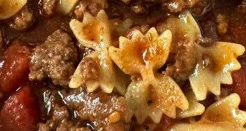 Hearty Beef, Tomato & Bow-Tie Macaroni Soup