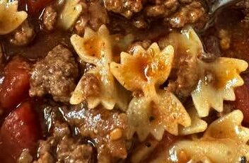 Hearty Beef, Tomato & Bow-Tie Macaroni Soup