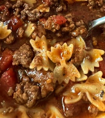 Hearty Beef, Tomato & Bow-Tie Macaroni Soup