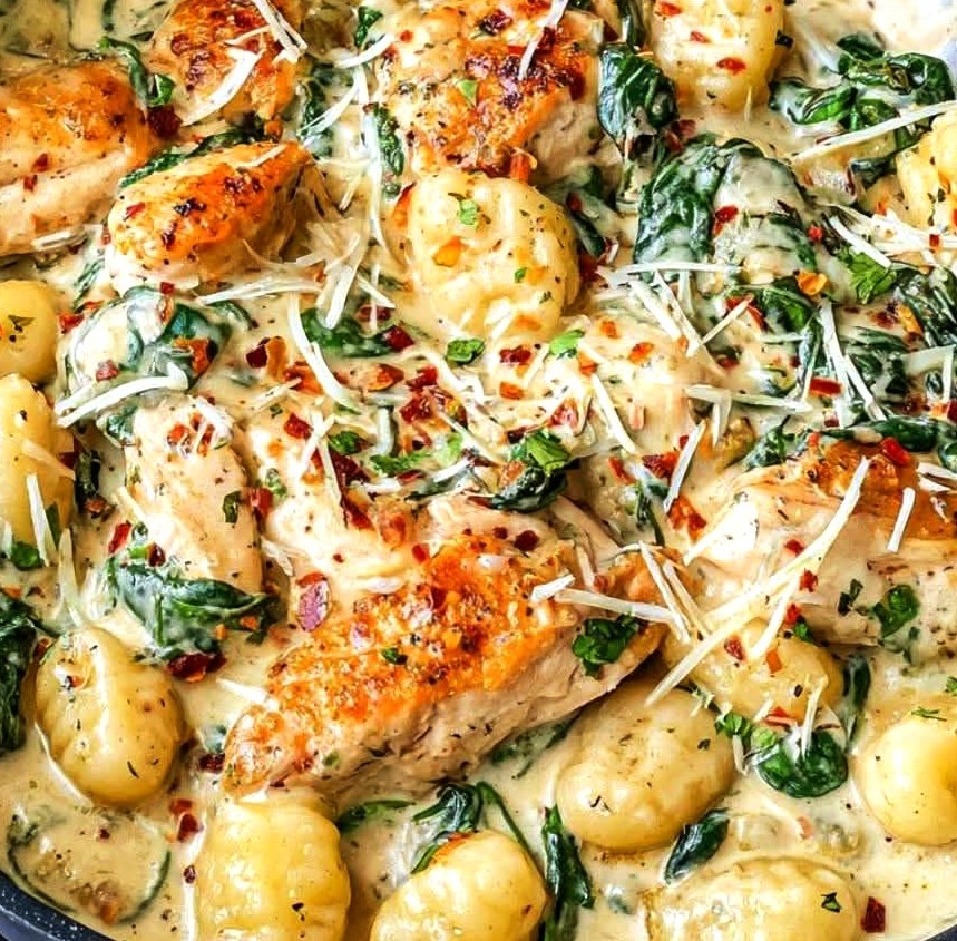 Creamy Spinach Chicken Gnocchi Skillet