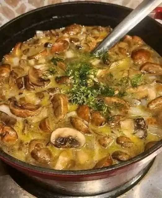 Soupe crémeuse aux champignons maison