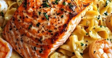 Creamy Salmon and Shrimp Alfredo Pasta Creamy Salmon and Shrimp Alfredo Pasta