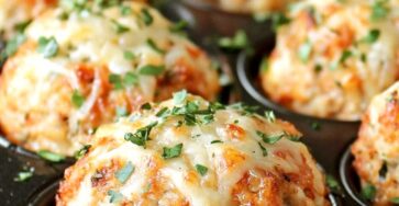 Mini Garlic Parmesan Chicken Meatloaves