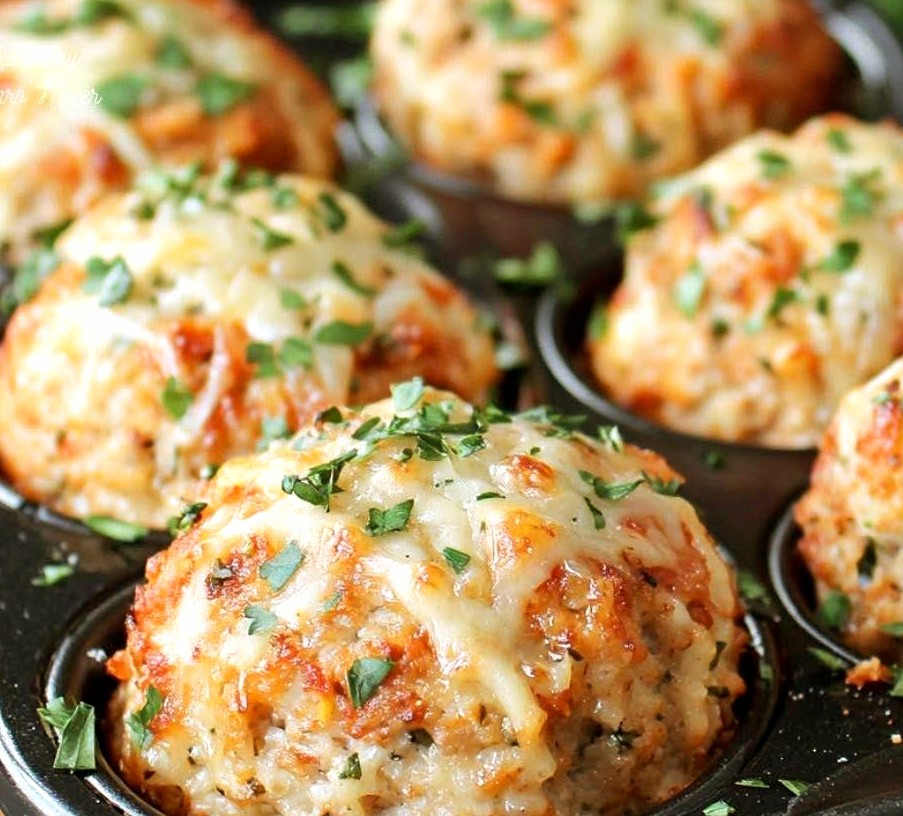 Mini Garlic Parmesan Chicken Meatloaves