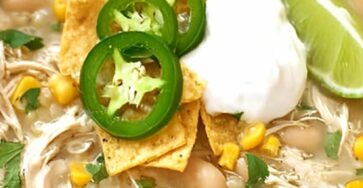 Creamy Crockpot White Chicken Chili Soup